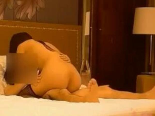KK哥-巨乳妹子背着男友开房间