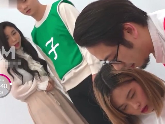 MTVQ16-EP1-情趣大富翁.尺度全开父女挑逗按摩-唐霏.夏晴子