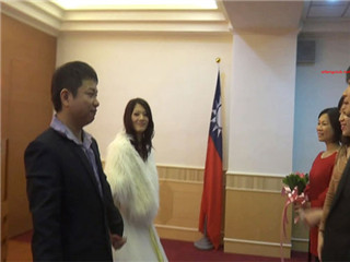 新婚夫妻结婚典礼和洞房啪啪啪视频