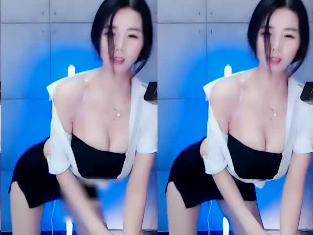 姜云卿 模拟被人从后面用力干 露半奶抖胸舞 新！