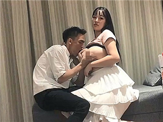 午夜寻花丰满身材大奶妹，