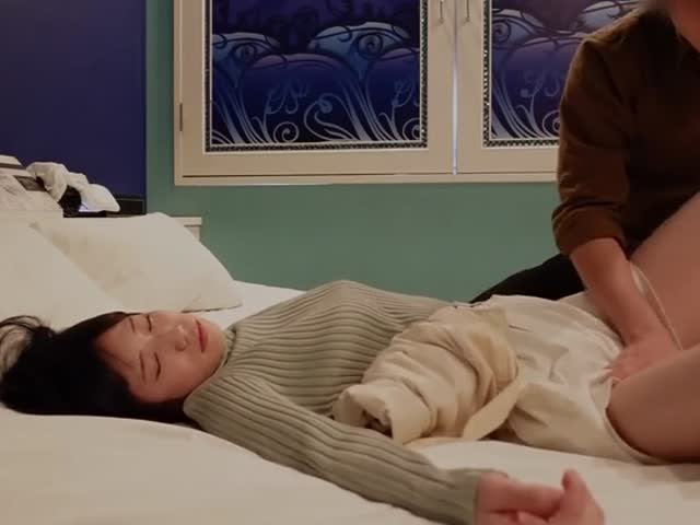 迷暈美女