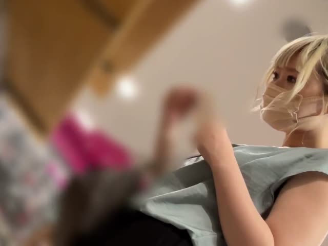 尾随極品粉嫩黃發美女
