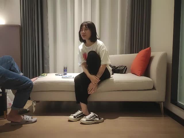 约妹看着乖乖脱衣满身纹身,后入猛操表情可见