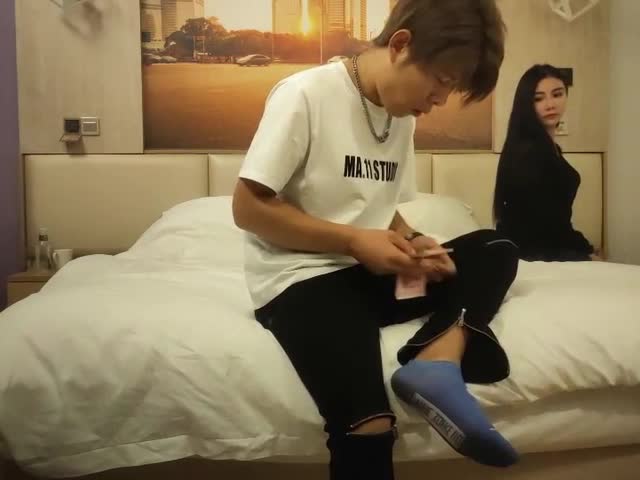 寻花偷拍-男主高价約了个肉感肥臀大奶御姐,穿上高跟黑丝激情啪啪…