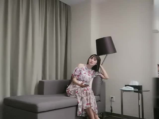 大叔网约170CM极品颜值大长腿美妞,坚挺白嫩奶子,身材很棒