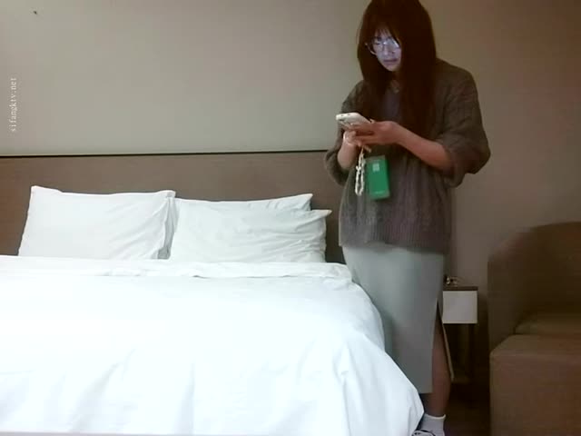 寻花偷拍-四眼男主约操肥臀贫乳眼镜学生妹…