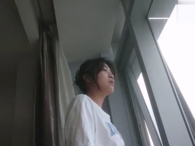 山野探花-网约19岁眼镜小美女