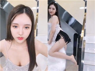 高颜质妹子，脱衣舞诱惑