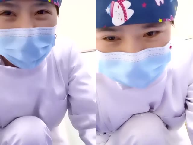 开档丝袜风骚护理师淫声荡语撩骚互动,近拍掰穴摇摆卖骚道具玩弄骚逼…